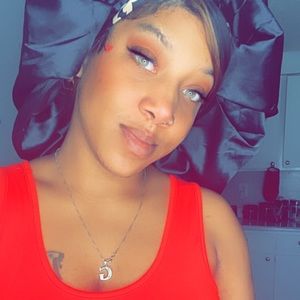 Meet your Posher, Glo